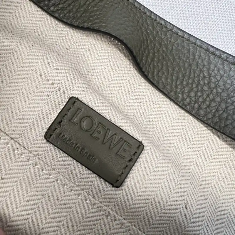 L0ew* bags 2406ya0160