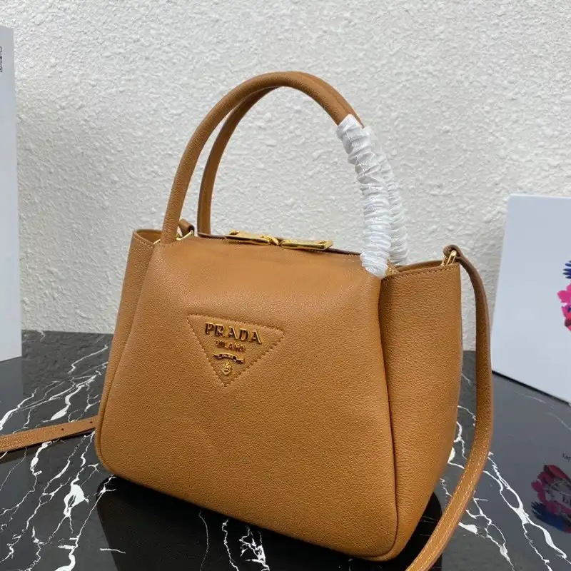 Pra*a bags 2012sh0042