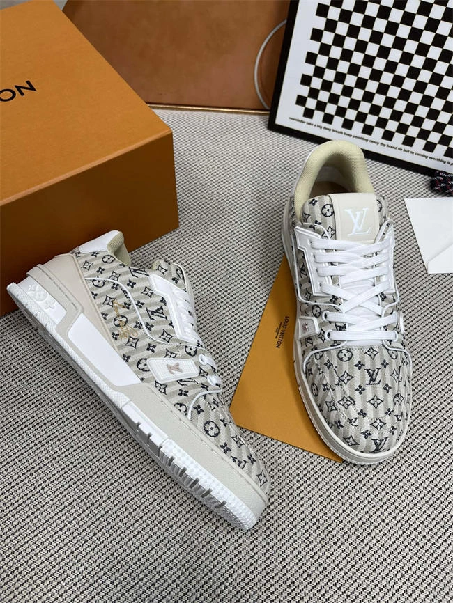 Minimalist Lv Trainer Sneaker 2110