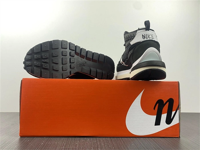 Minimalist Nike Vaporwaffle sacai Jean Paul Gaultier Black White 5226